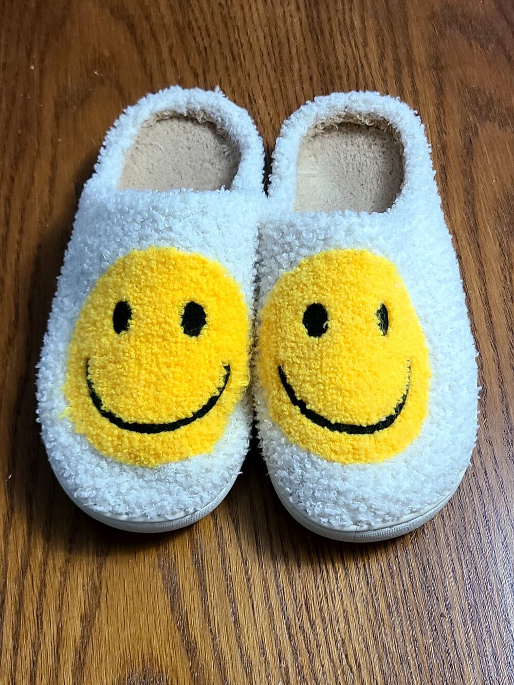 White Plush One-Piece Slippers with Yellow Smiley Face